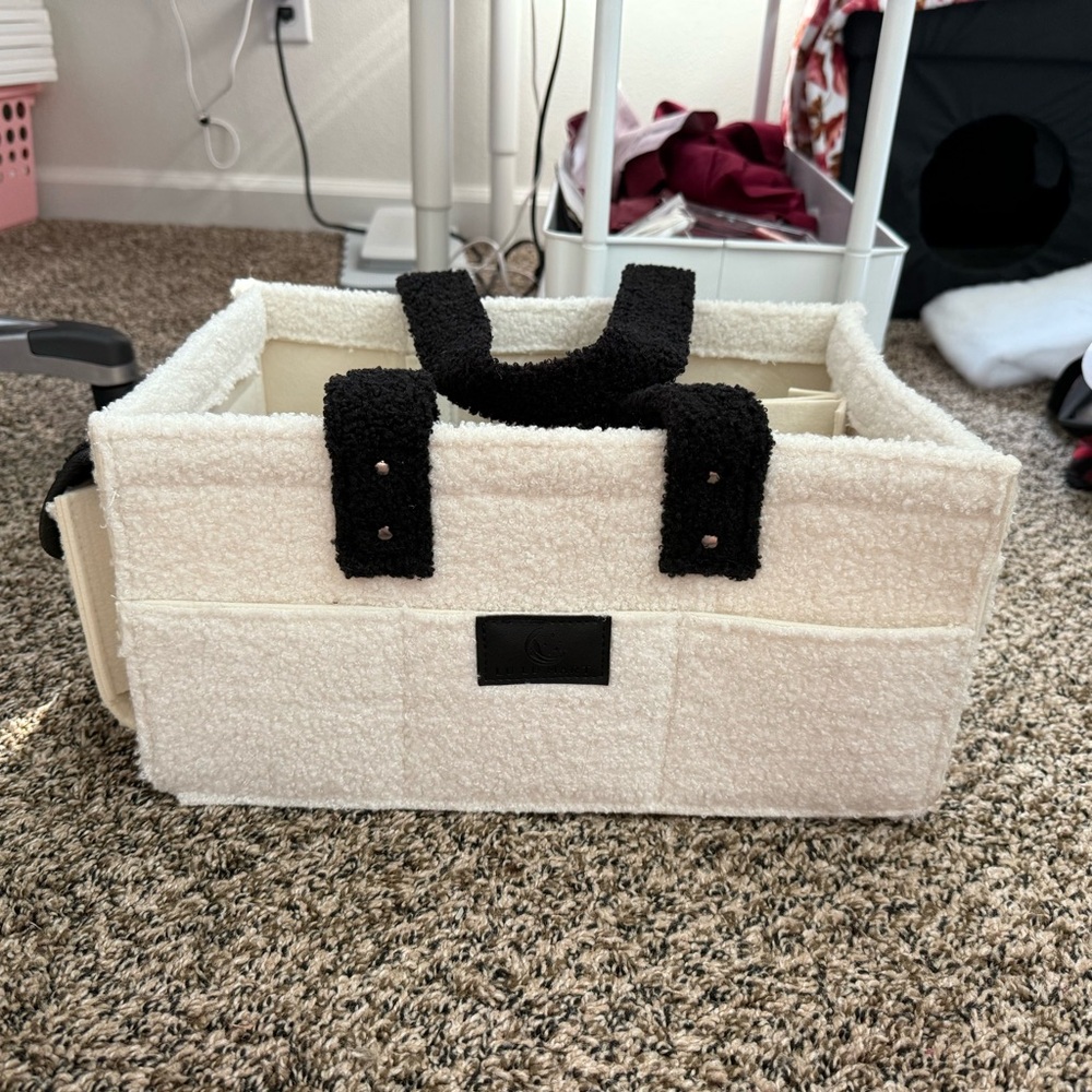 🪩White and Black Fleece Storage Basket